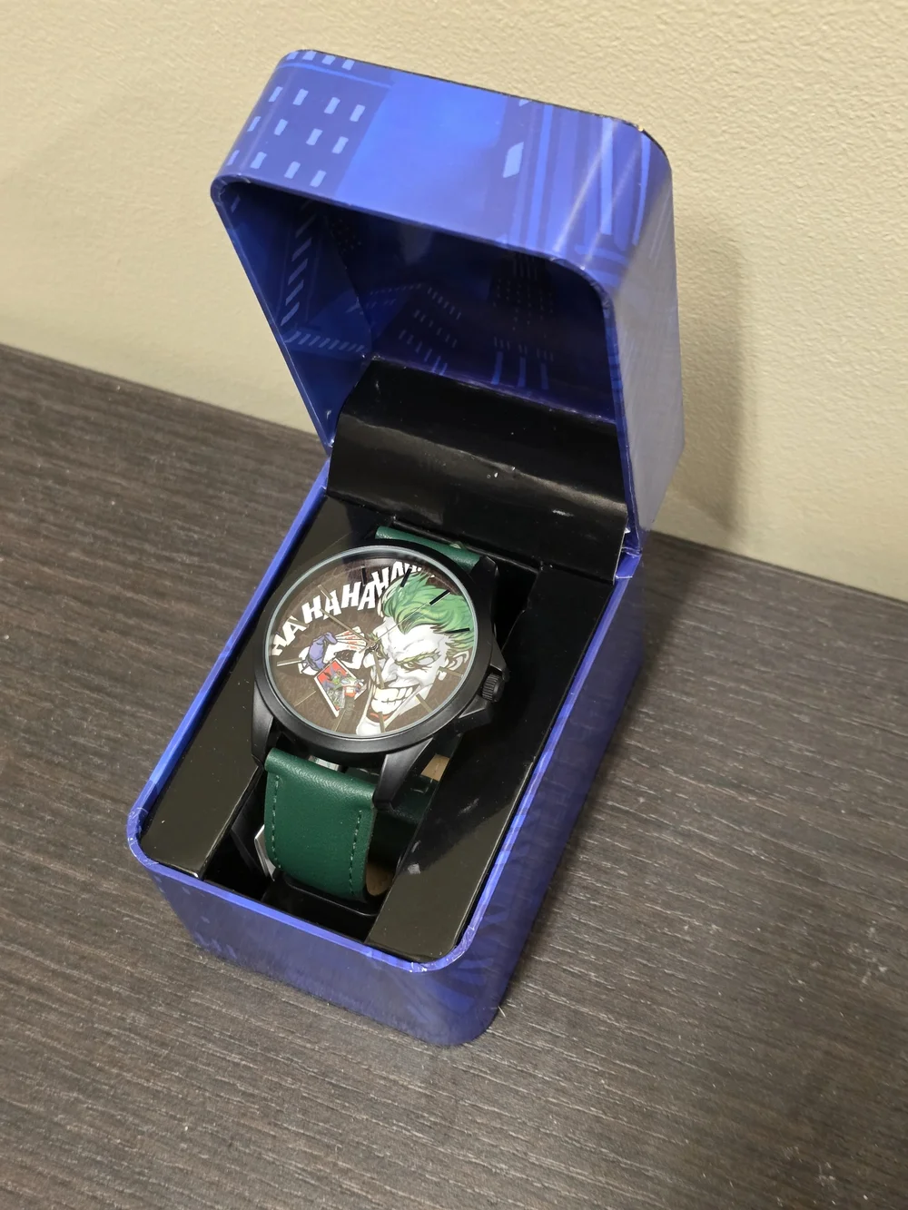 Green Joker Graphic Leather Strap Watch - Men’s Fashion Accessory
